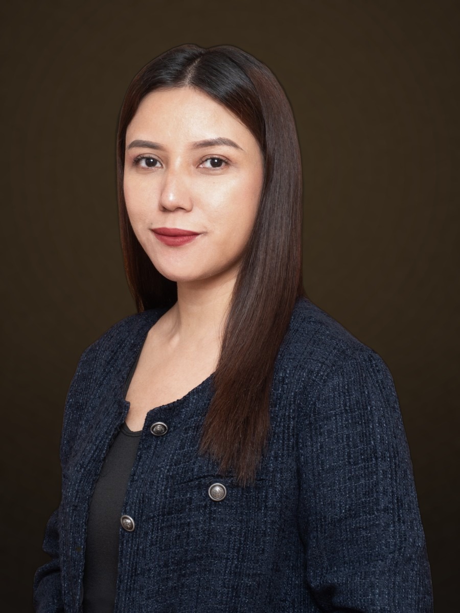 Stephanie Sacueza, Asistente Ejecutiva / Asistente Legal